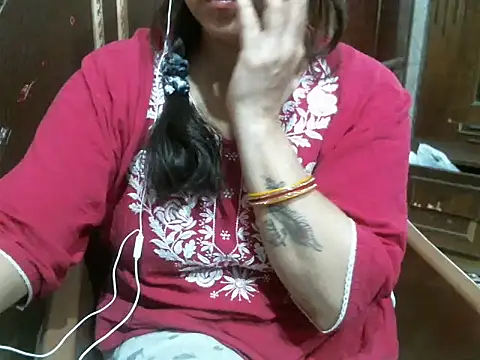 Snapshot of UrsMansi chatting on April 2026 07:45:01 AM UrsMansi online show from April 2026 07:45:01 AM