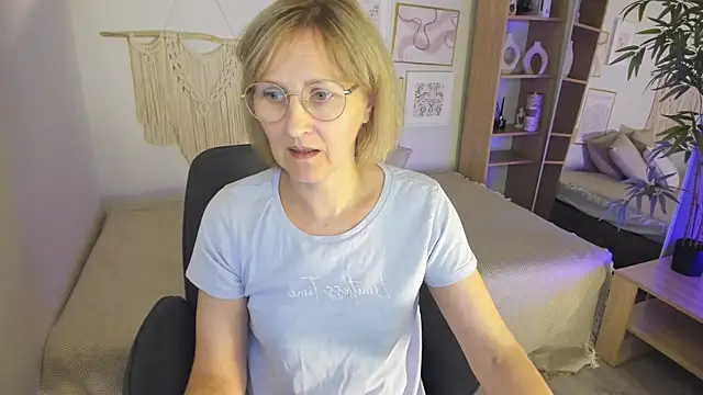 Paris Cherry online show from September 2025 08:10:01 PM