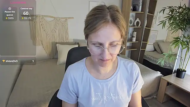 Paris Cherry online show from September 2025 07:48:02 PM