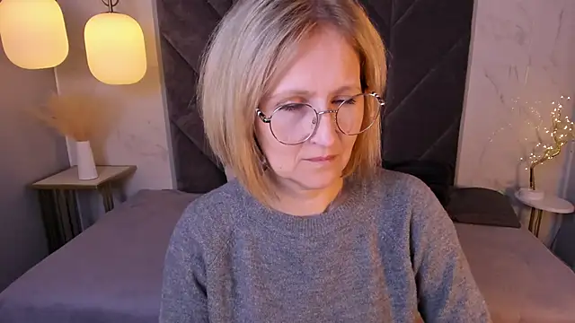 Paris Cherry online show from September 2025 07:51:02 PM