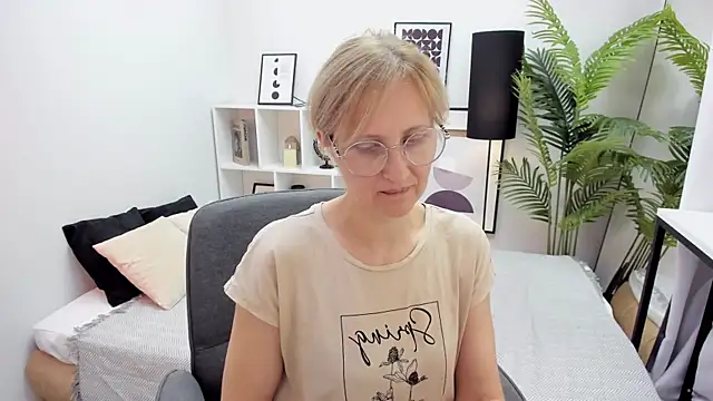 Paris Cherry online show from October 2025 08:09:02 PM