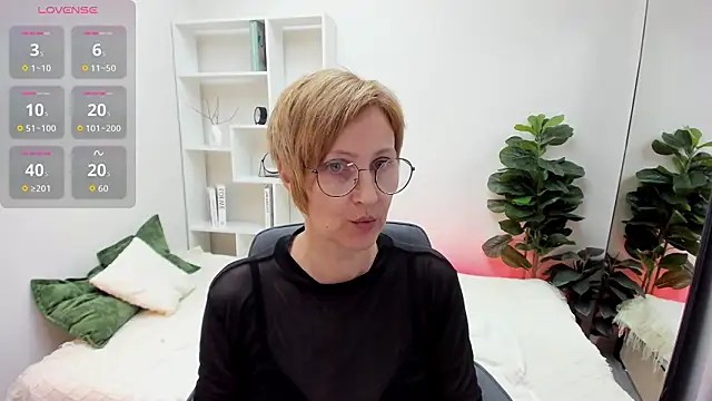 Snapshot of Paris_Cherry chatting on March 2026 06:00:01 PM Paris Cherry online show from March 2026 06:00:01 PM