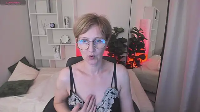 Snapshot of Paris_Cherry chatting on June 2026 04:49:01 AM Paris Cherry online show from June 2026 04:49:01 AM