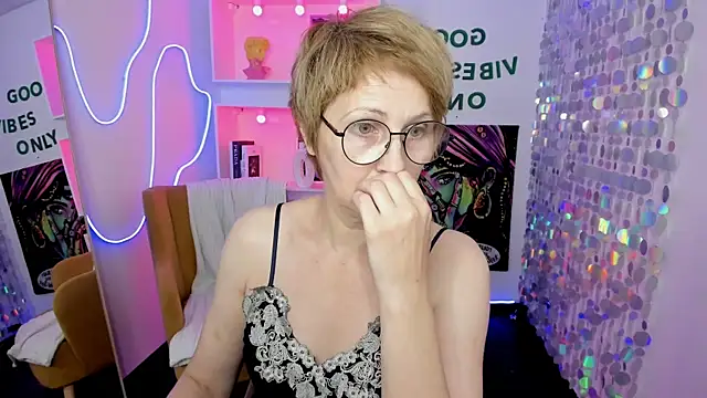 Snapshot of Paris_Cherry chatting on July 2026 05:55:02 PM Paris Cherry online show from July 2026 05:55:02 PM