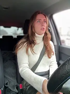 Snapshot of MariiD chatting on October 2025 08:33:01 AM MariiD online show from October 2025 08:33:01 AM