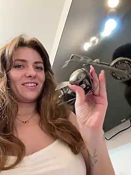 Snapshot of MariiD chatting on December 2025 11:48:01 AM MariiD online show from December 2025 11:48:01 AM