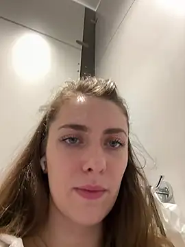 Snapshot of MariiD chatting on March 2026 08:26:33 AM MariiD online show from March 2026 08:26:33 AM