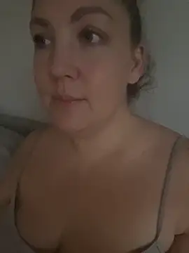 Anna Alexa online show from November 2025 07:07:01 AM