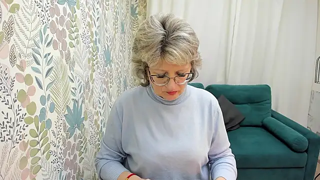 EvelynJoyful online show from December 2025 04:54:01 AM