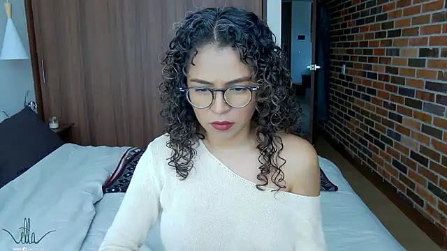 illaroom online show from December 2024 06:43:01 PM