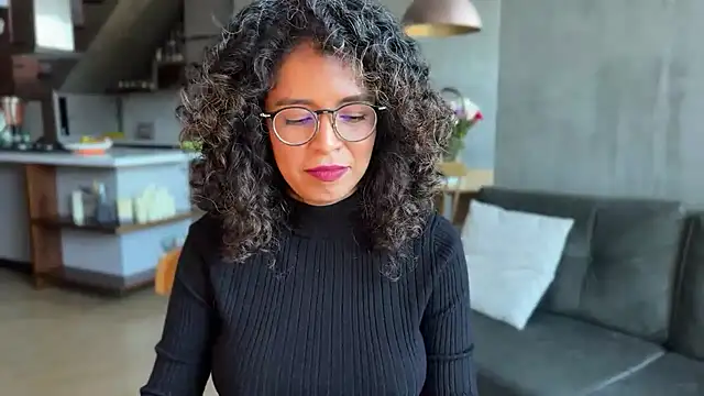 illaroom online show from February 2025 10:31:01 PM