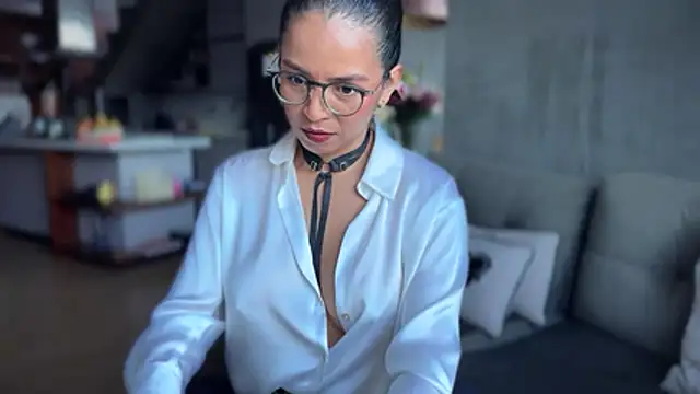 illaroom online show from November 2025 10:21:01 PM