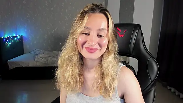Snapshot of EllaFresh chatting on June 2026 02:12:01 AM EllaFresh online show from June 2026 02:12:01 AM