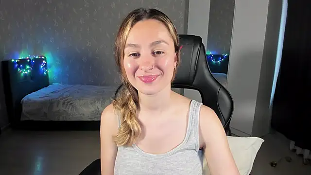 Snapshot of EllaFresh chatting on June 2026 04:02:02 PM EllaFresh online show from June 2026 04:02:02 PM