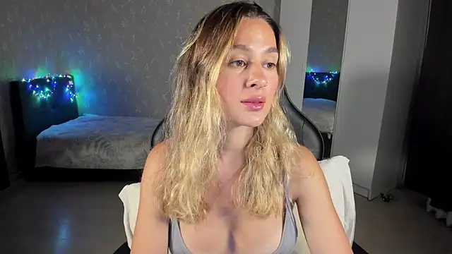 Snapshot of EllaFresh chatting on July 2026 09:00:02 PM EllaFresh online show from July 2026 09:00:02 PM