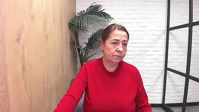 Snapshot of LindaPassionate chatting on April 2026 05:05:01 AM LindaPassionate online show from April 2026 05:05:01 AM