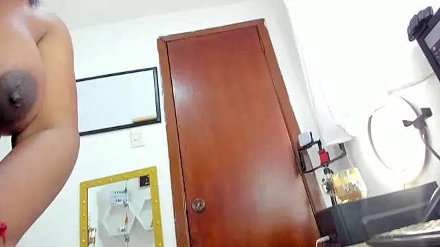 Snapshot of LadyNahir chatting on October 2025 09:26:02 PM LadyNahir online show from October 2025 09:26:02 PM