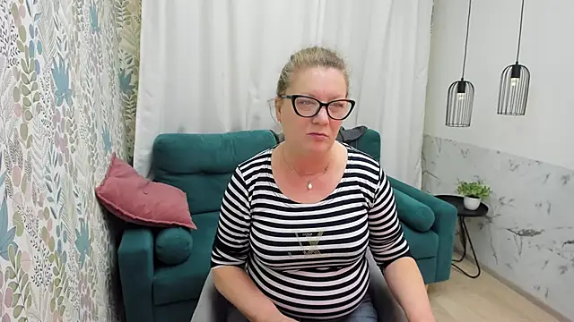 Snapshot of LeaPure chatting on March 2026 05:12:01 AM LeaPure online show from March 2026 05:12:01 AM