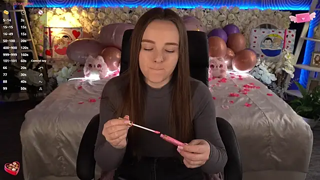 Snapshot of FoxyShy chatting on March 2026 06:30:02 AM FoxyShy online show from March 2026 06:30:02 AM