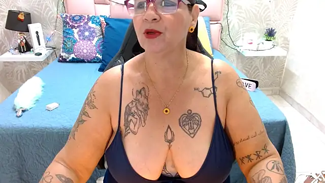 Snapshot of laura_riley chatting on December 2024 11:32:01 AM laura riley online show from December 2024 11:32:01 AM