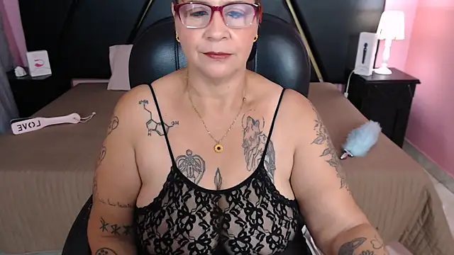 Snapshot of laura_riley chatting on February 2025 11:55:02 PM laura riley online show from February 2025 11:55:02 PM