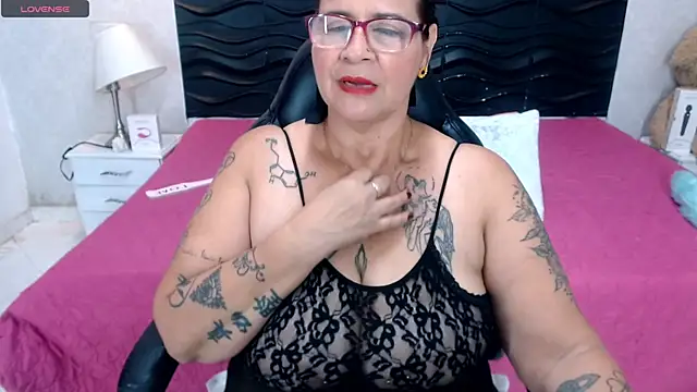 Snapshot of laura_riley chatting on March 2025 11:21:02 AM laura riley online show from March 2025 11:21:02 AM