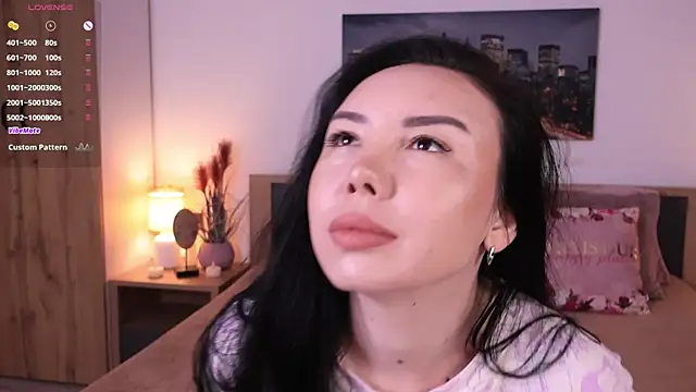 Snapshot of Leila__Sweet chatting on April 2026 07:00:01 AM Leila Sweet online show from April 2026 07:00:01 AM