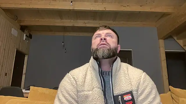 Snapshot of AlphaSparks chatting on December 2025 03:57:01 AM AlphaSparks online show from December 2025 03:57:01 AM