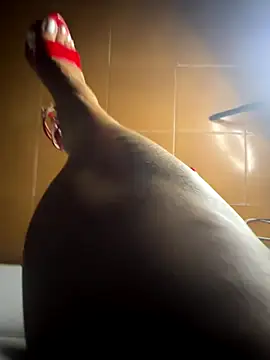 Snapshot of Wet-Pussycat chatting on October 2025 06:38:02 PM Wet-Pussycat online show from October 2025 06:38:02 PM