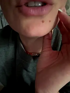 Snapshot of Wet-Pussycat chatting on October 2025 03:40:01 PM Wet-Pussycat online show from October 2025 03:40:01 PM