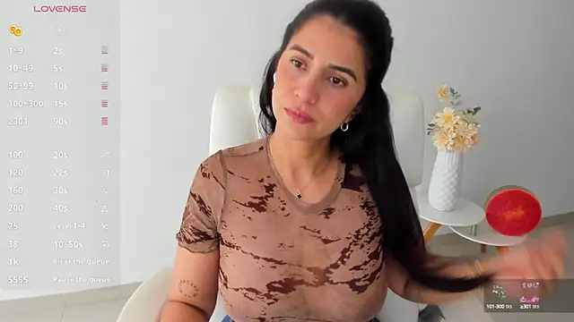 Snapshot of renata_t_ chatting on October 2025 08:18:01 PM renata t  online show from October 2025 08:18:01 PM