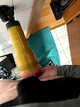 Snapshot of Bong_Geek-420 chatting on October 2025 12:00:02 PM Bong Geek-420 online show from October 2025 12:00:02 PM