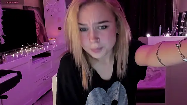 Snapshot of MaryDreaminess chatting on March 2025 04:47:02 PM MaryDreaminess online show from March 2025 04:47:02 PM