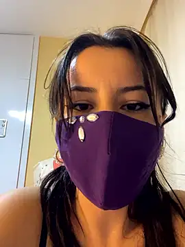 Snapshot of White-Petite chatting on January 2026 04:45:01 PM White-Petite online show from January 2026 04:45:01 PM