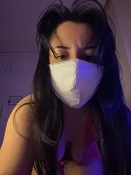 Snapshot of White-Petite chatting on April 2026 07:56:01 PM White-Petite online show from April 2026 07:56:01 PM