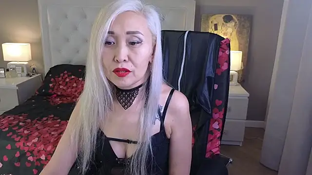 RoxalanaStar online show from October 2025 08:50:01 PM