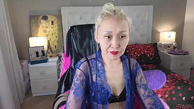 Snapshot of RoxalanaStar chatting on May 2026 09:09:02 PM RoxalanaStar online show from May 2026 09:09:02 PM