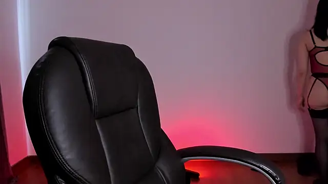 HazelKush online show from October 2025 07:21:01 PM