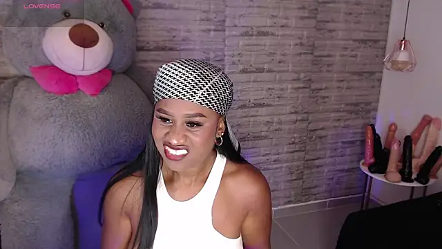 Snapshot of TinnaCobb chatting on March 2026 04:13:01 PM TinnaCobb online show from March 2026 04:13:01 PM