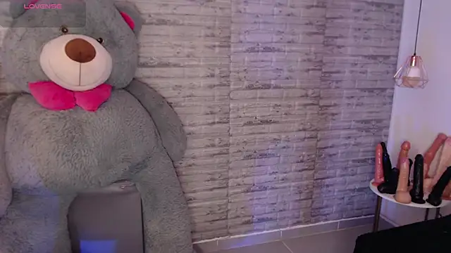 Snapshot of TinnaCobb chatting on March 2026 04:13:01 PM TinnaCobb online show from March 2026 04:13:01 PM