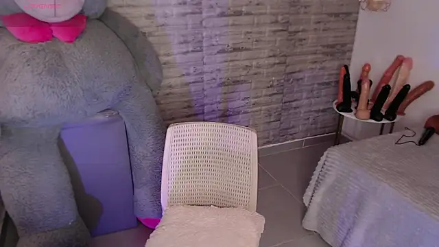 Snapshot of TinnaCobb chatting on March 2026 04:11:01 PM TinnaCobb online show from March 2026 04:11:01 PM