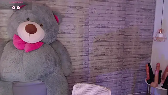 Snapshot of TinnaCobb chatting on April 2026 04:30:01 PM TinnaCobb online show from April 2026 04:30:01 PM