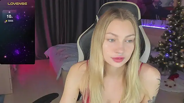 Snapshot of BiMolly chatting on December 2024 07:14:01 PM BiMolly online show from December 2024 07:14:01 PM