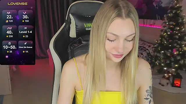 Snapshot of BiMolly chatting on December 2024 03:53:02 PM BiMolly online show from December 2024 03:53:02 PM