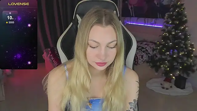 Snapshot of BiMolly chatting on January 2025 10:44:02 PM BiMolly online show from January 2025 10:44:02 PM