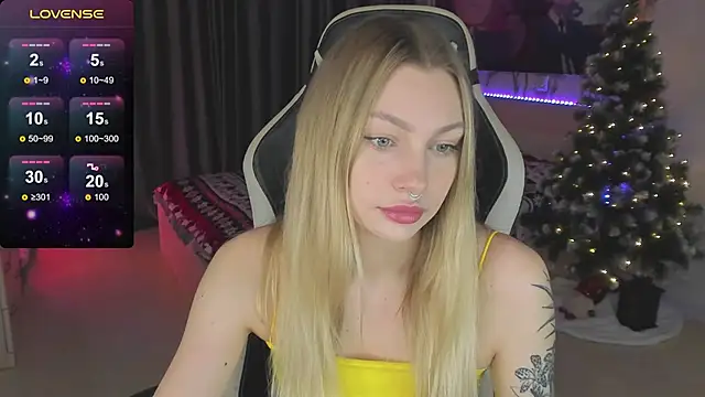 Snapshot of BiMolly chatting on January 2025 10:13:02 PM BiMolly online show from January 2025 10:13:02 PM