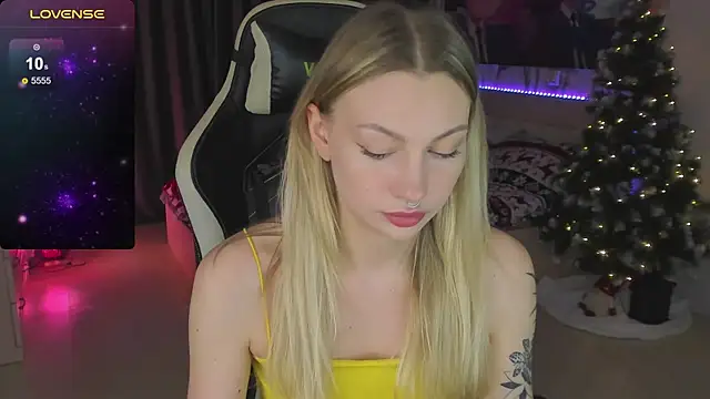 Snapshot of BiMolly chatting on January 2025 04:04:01 AM BiMolly online show from January 2025 04:04:01 AM