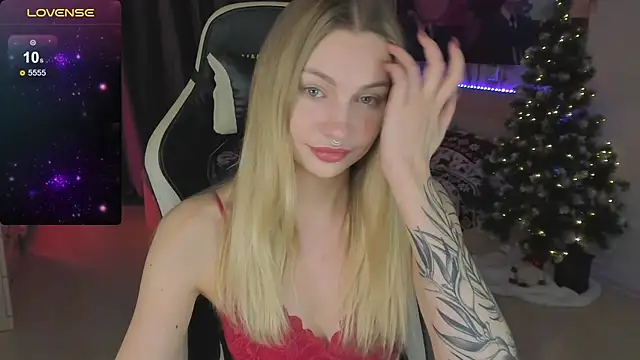 Snapshot of BiMolly chatting on January 2025 01:47:01 PM BiMolly online show from January 2025 01:47:01 PM