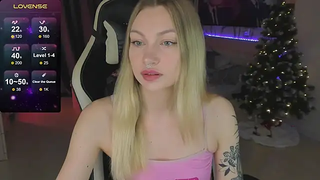 Snapshot of BiMolly chatting on January 2025 11:11:01 AM BiMolly online show from January 2025 11:11:01 AM