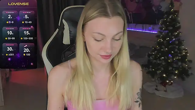 Snapshot of BiMolly chatting on January 2025 03:18:01 PM BiMolly online show from January 2025 03:18:01 PM